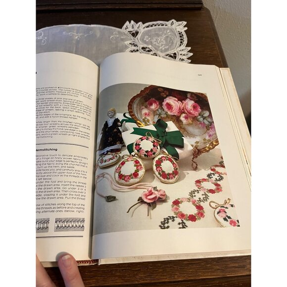 Better Homes and Gardens Treasury of Needlecraft Book - Picture 8 of 8